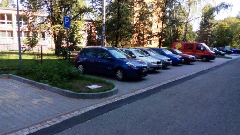 Nová parkovací místa a dopravní ostrůvky zaplatila z velké části evropská dotace