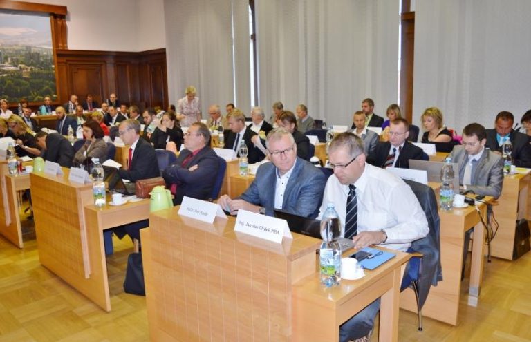 Zastupitelé debatovali o daních, obchvatu i podpoře léčebny