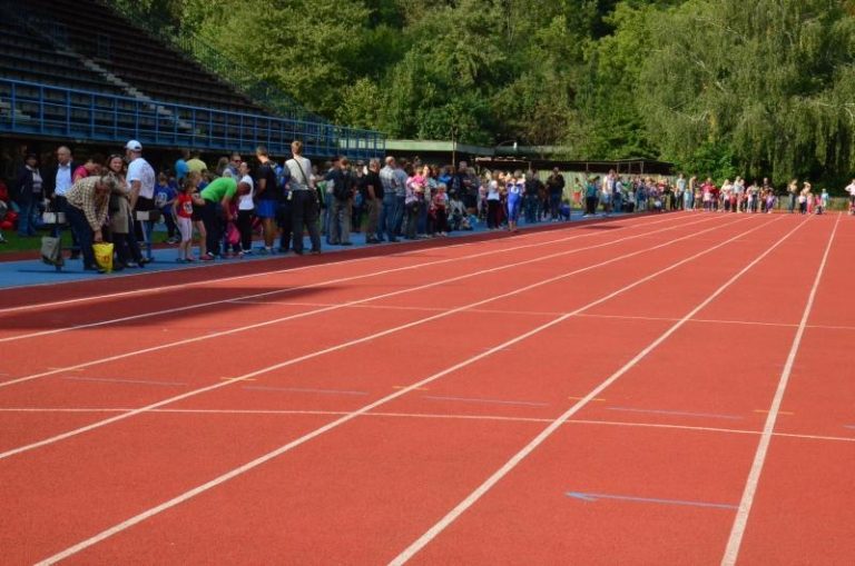 Stadión byl plný běžců