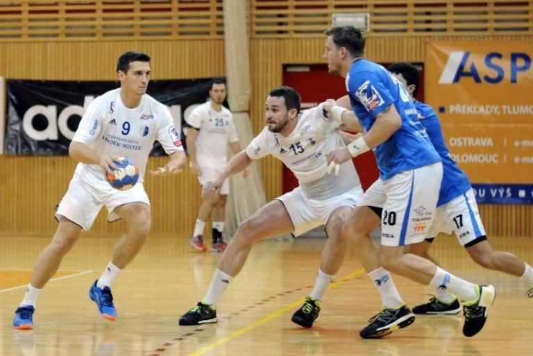 Neproměněné šance  staly frýdecko-místecké  házenkáře vítězství. Duel s Jičínem skončil remízou