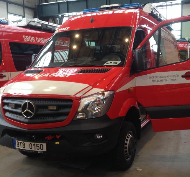 Vysloužilou hasičskou Avii nahradilo nové, špičkově vybavené vozidlo za 4,5 milionu korun