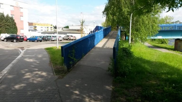 Oprava lávky potrvá déle