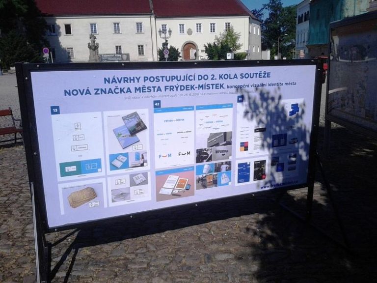 Návrhy na logo města jsou k vidění i na náměstí