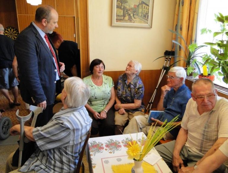 Náměstek informoval seniory v pečovatelských domech o stavebních úpravách