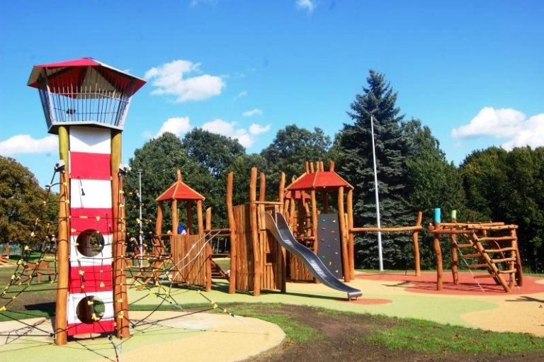 Město nechává pravidelně kontrolovat hrací prvky na dětských hřištích