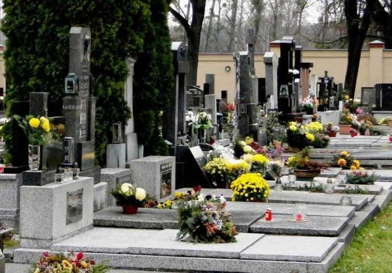 Strážníci opět dohlídnou na hřbitovy
