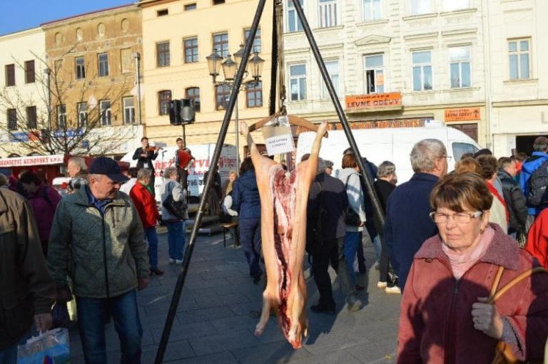 Farmářské trhy lákají na zabijačkové speciality