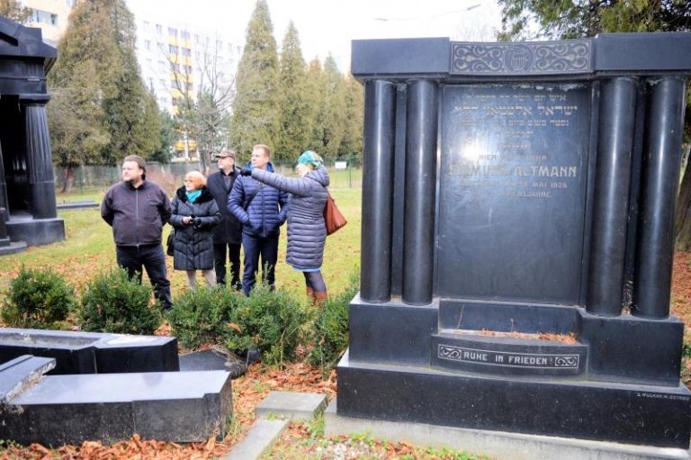 Město pomáhá Židovské obci lépe chránit unikátní hřbitov