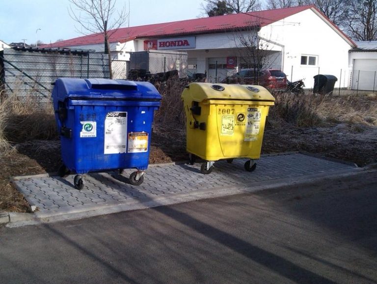 Úprava plochy pro stání kontejnerů v Zelinkovicích