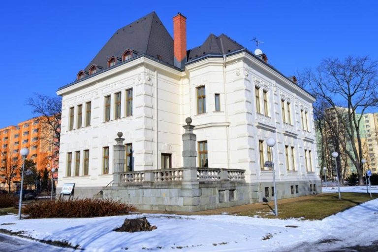 Městu se nelíbí plánovaná novostavba u památkové vily