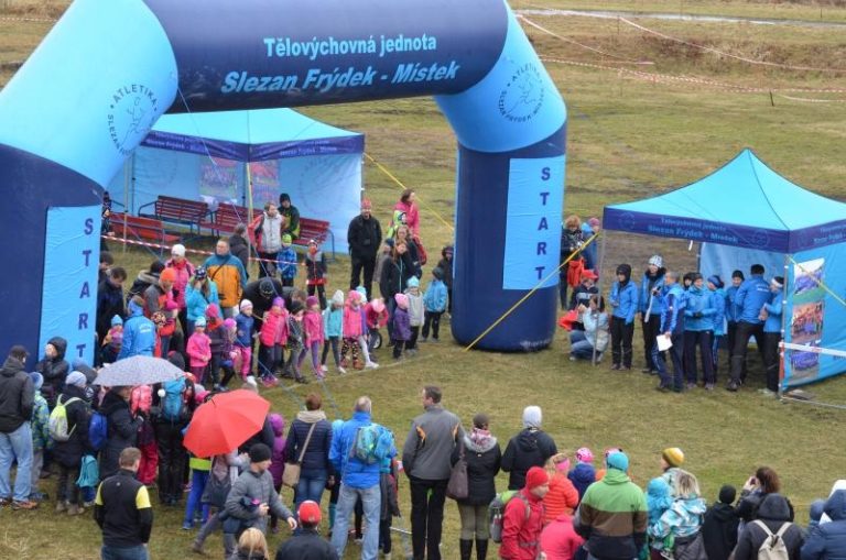 V areálu stadiónu se běhalo