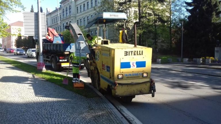 Opravy silnic pokračují