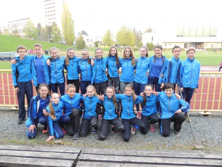 Starší žákyně vykročily za postupem