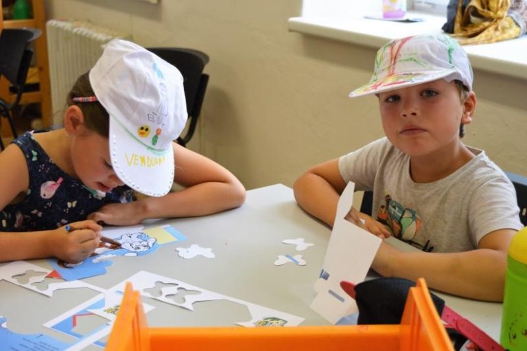 Děti si vyráběly kšiltovku