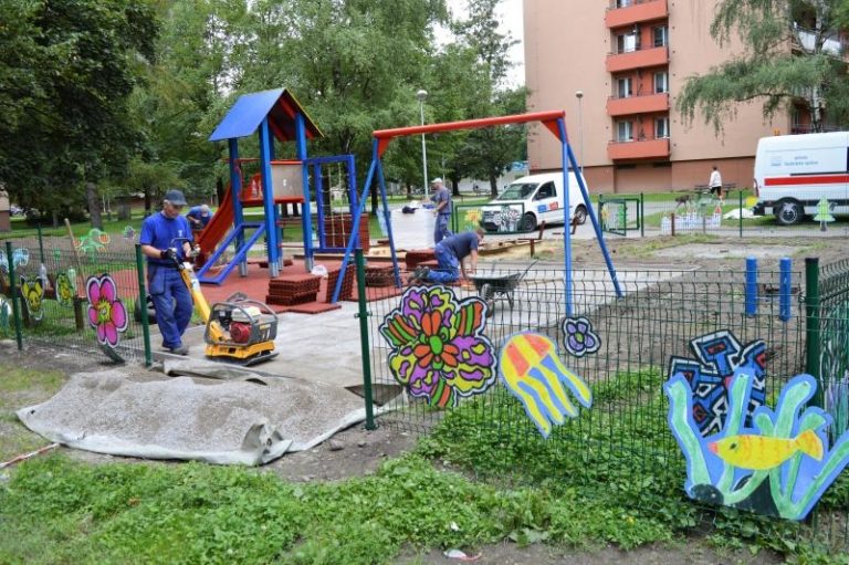 Stavíme další dětská hřiště