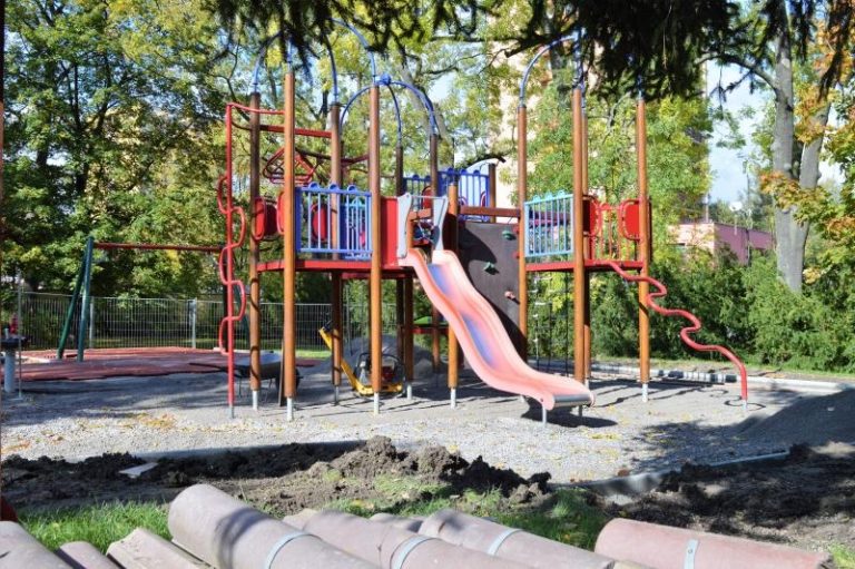 Radnice zvyšuje bezpečnost hřišť