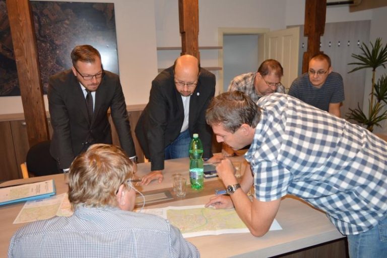 Kraj se ještě před zimou vrhne na opravu silnice z ulice Bruzovská směrem na Bašku