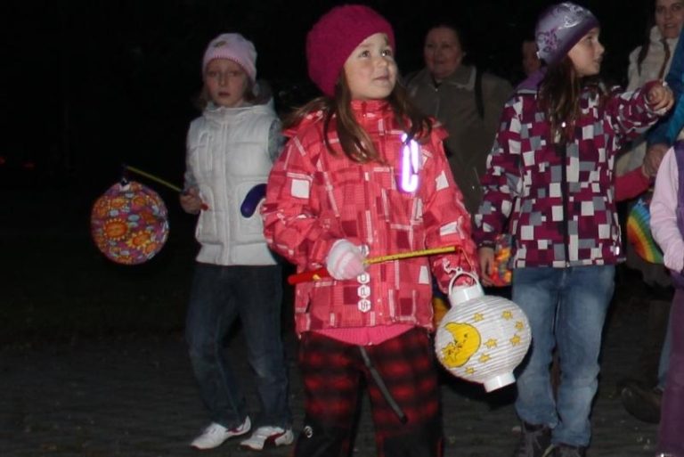 Broučkiáda s lampionky a lucerničkami