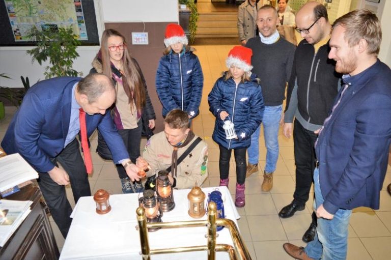 Betlémské světlo na radnici