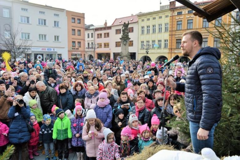 Tříkrálový průvod zaplnil náměstí