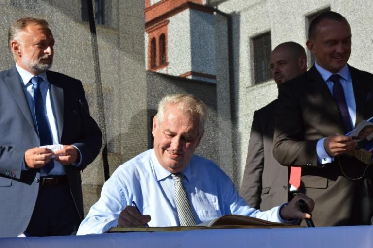 Ve městě vyhrál Zeman