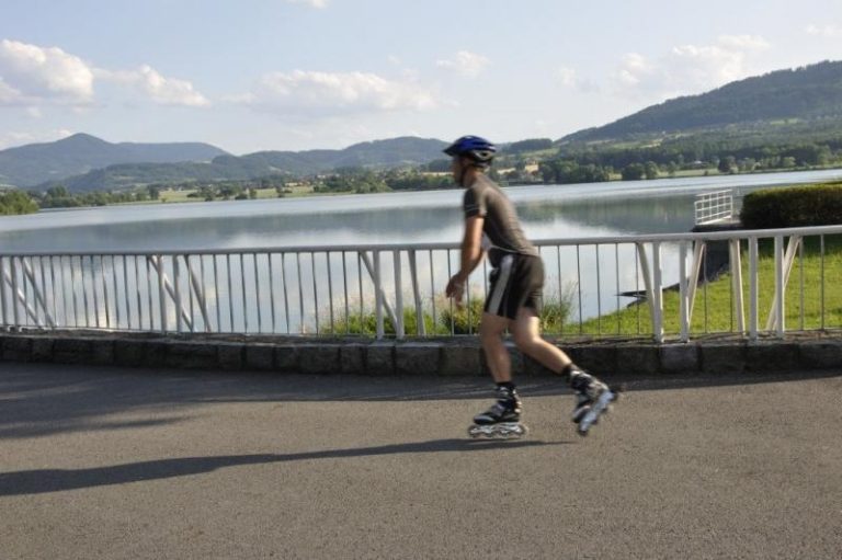 Cyklostezka kolem Olešné je připravena na bruslaře, cyklisty i pěší
