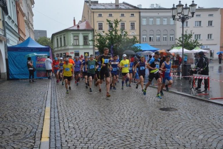 Liják běžce nezastavil