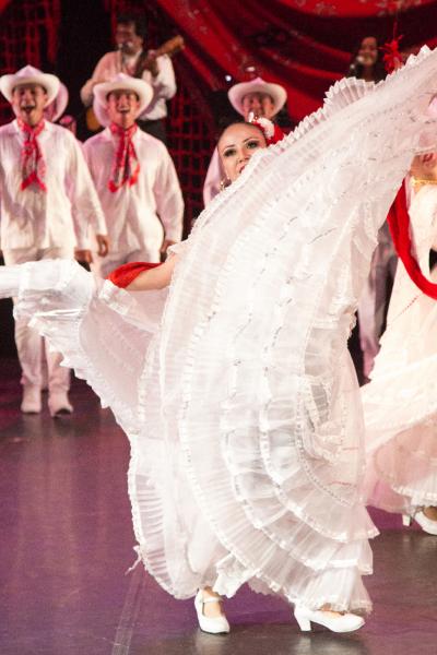 Krojovaní tanečníci ovládnou město