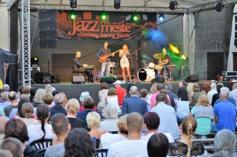 Jazz ve městě v textilce