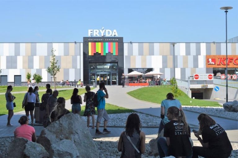 Anonym hlásil bombu v obchodním centru