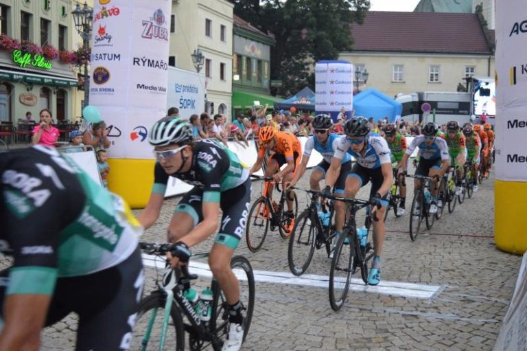 Parádní cyklistika na náměstí