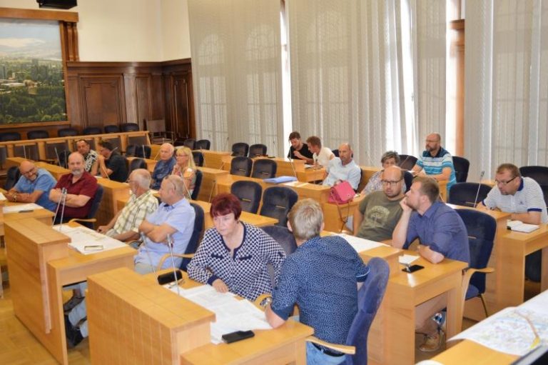 Politické strany losovaly čísla do voleb