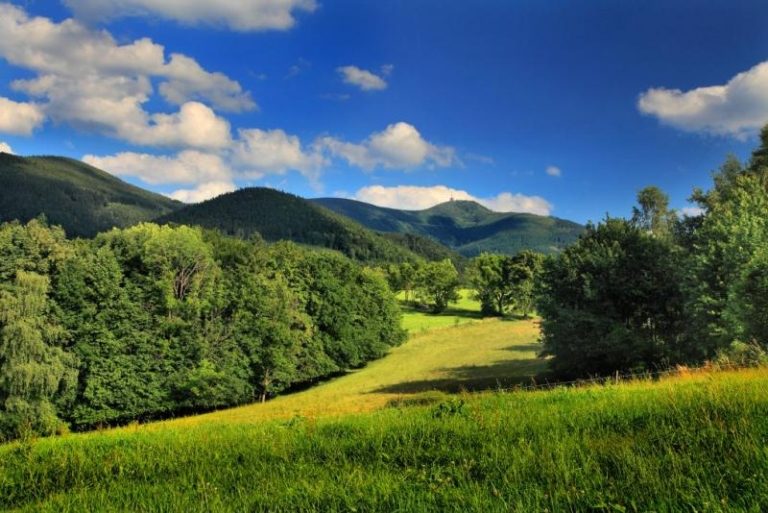 Prázdninami komentované výstupy na Lysou horu nekončí. Zarezervujte si svůj termín
