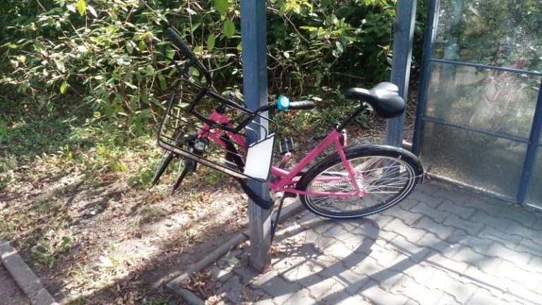 Růžová kola se stávají terčem vandalů