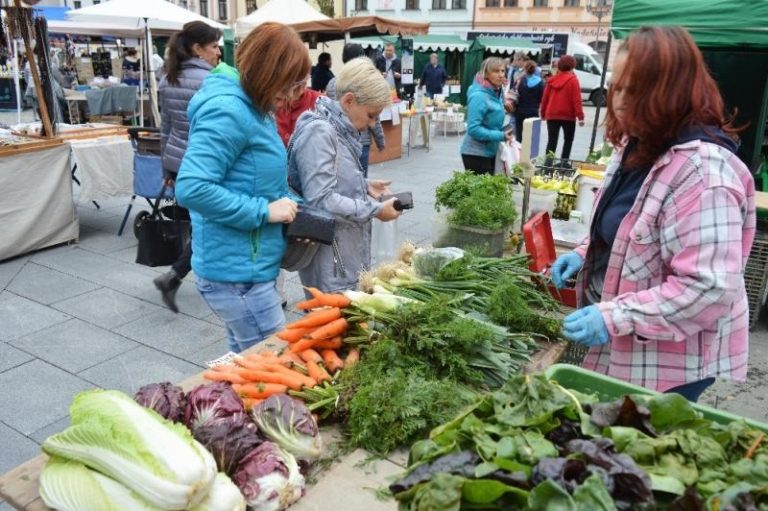 Farmářské trhy stále lákají
