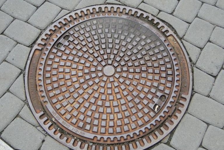 Město získalo dotaci na kanalizaci, přesto neví, zda ji postaví