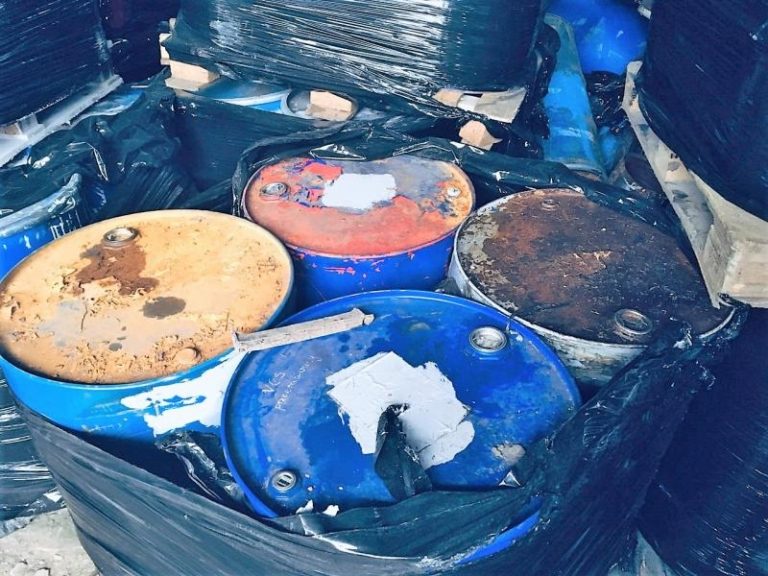 Primátor svolal krizový štáb, ten řeší odhalený sklad nebezpečného odpadu