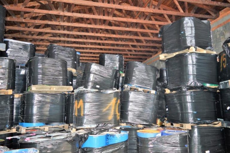 Nebezpečným odpadem už se zabývá odborná firma