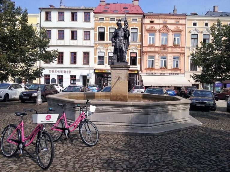 Sdílená kola ve Frýdku-Místku zůstanou růžová