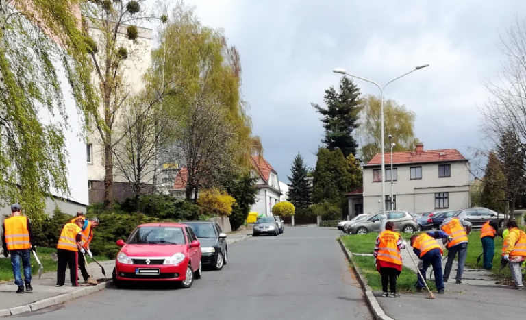 Technické služby shánějí lidi na jarní úklid města