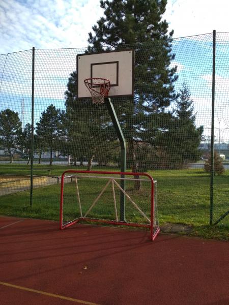 Branky na hřištích budou pevně ukotveny