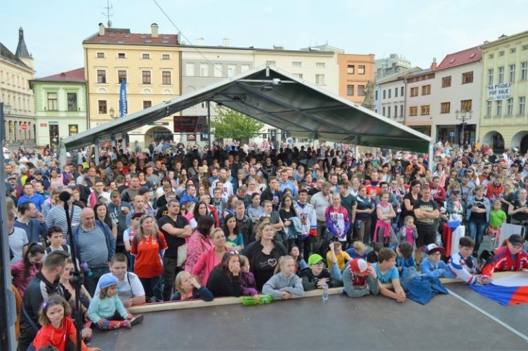 Pojďte dotlačit na náměstí hokejisty k bronzu