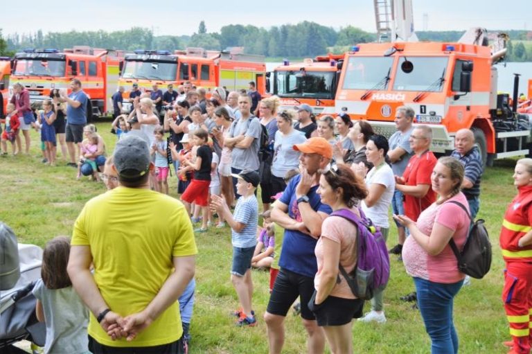 Voda na vodě při Dni s IZS nevadila