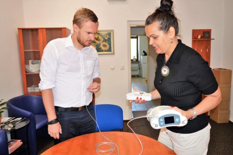 Přenosný kyslíkový koncentrátor umožní klientům aktivní život
