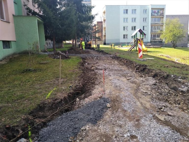 Opravy městských komunikací běží podle plánu