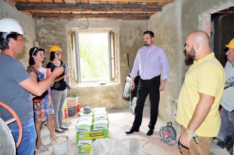 Ve Skalici se opravuje kulturní dům