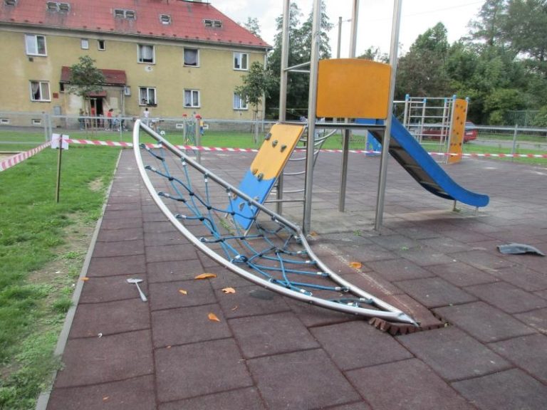 Dočasné uzavření dětského hřiště na ulici Míru
