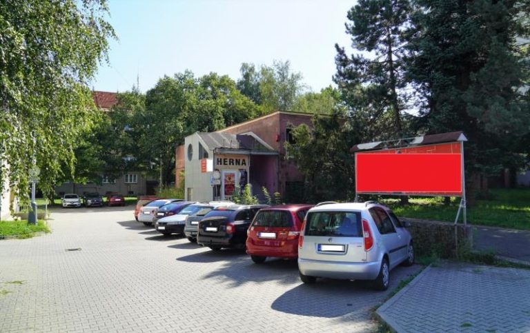 Pozemky na Malém Koloredově zatím zůstávají v majetku města