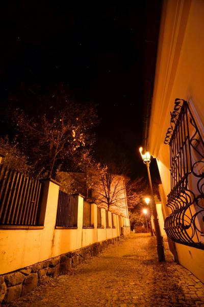 Večerní fotografie má své kouzlo. Naučte se fotografovat Frýdek≈Místek po setmění