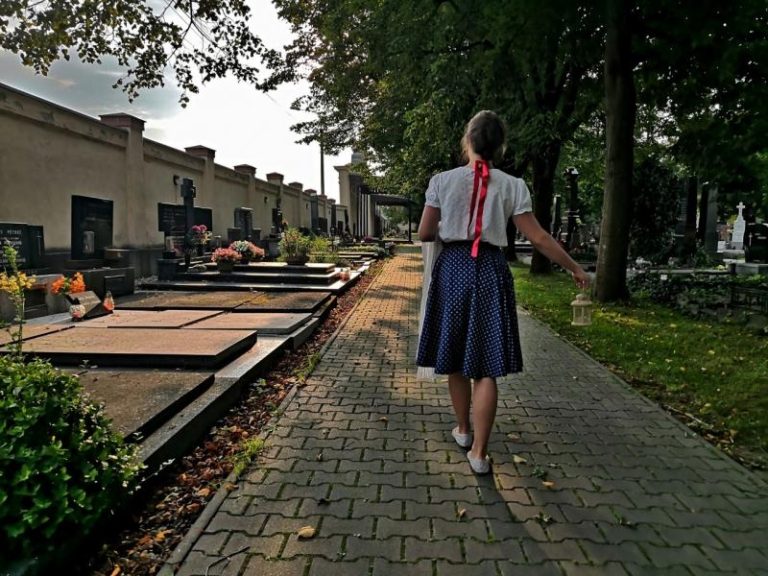 Frýdecký hřbitov je plný tajemství. Přijďte se zaposlouchat do jeho příběhů